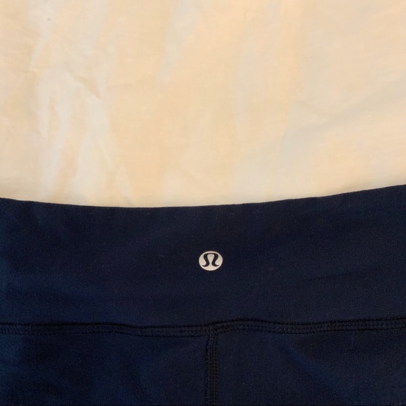 Lululemon Navy Blue Cropped Legging - Picture 4 of 5